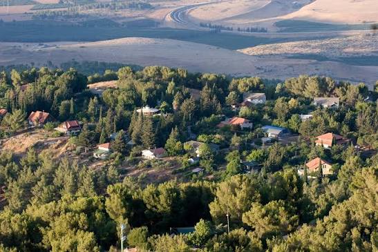 Hills and trees at Mizpe Amuka